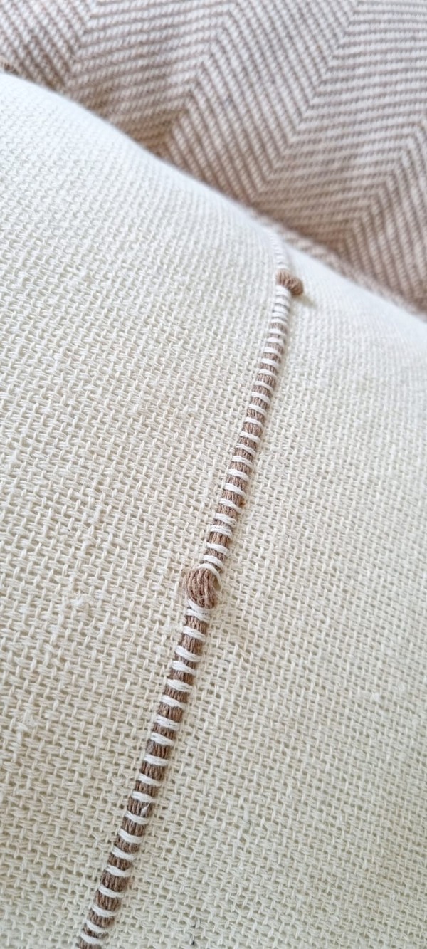 Almofada retangular tear bege fio puxado tecida no tear 45×30 (1)