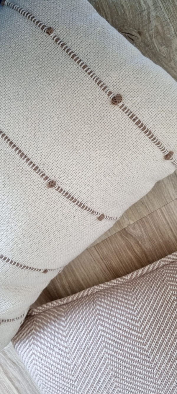 Almofada retangular tear bege fio puxado tecida no tear 45×30 (2)