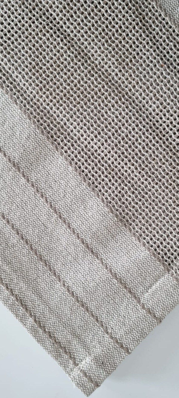 Toalha de mesa 4 lugares quadrada bege areia vazada no tear mineiro (1)