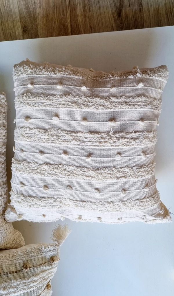 Capa almofada cru fio puxado 45×45 artesanal (1)