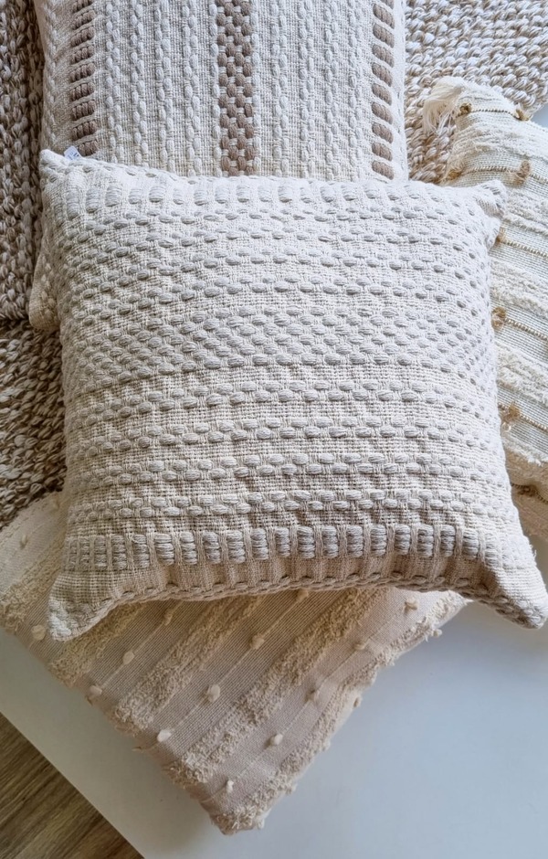 Capa de almofada cru trabalhada artesanal 45×45 150 (3)
