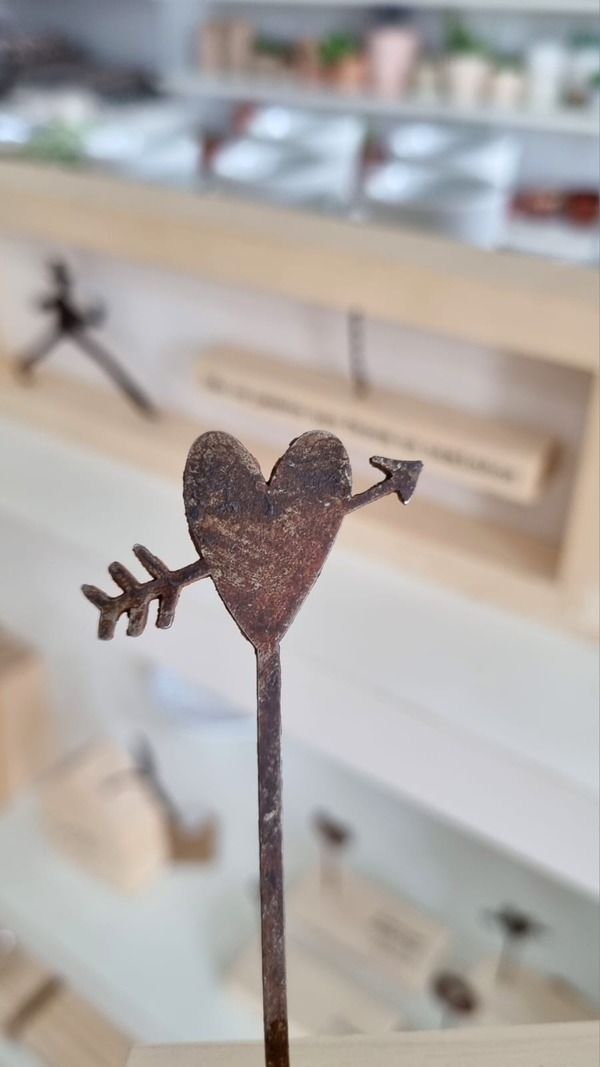 Enfeite mini escultura com frase Um lar (3)