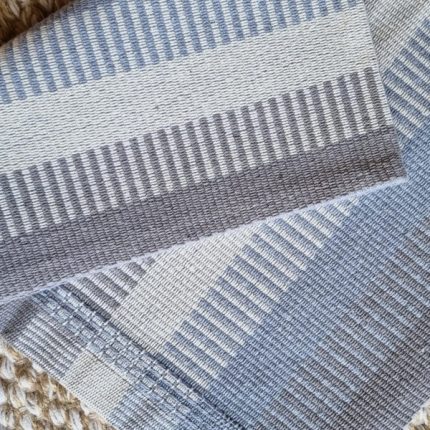 Tapetinho cinza de algodão no tear mineiro