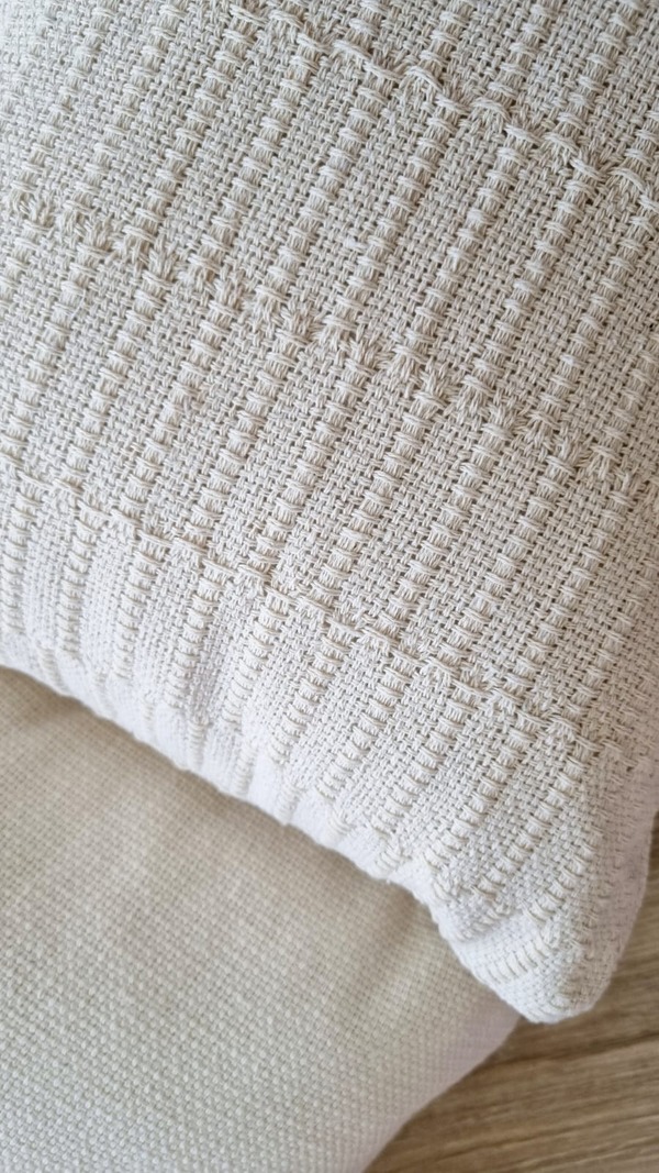 Almofada retangular tear cru trabalhada 45×30 (2)