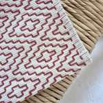 Tapetinho terracota losângulo de algodão artesanal no tear mineiro