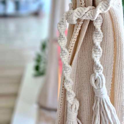 Amarrador de cortina artesanal de macramê cru kit com 2 BOHO mãos de minas