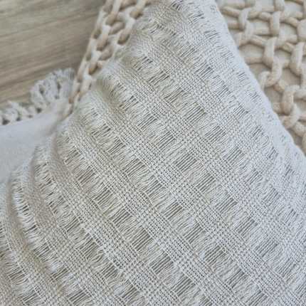 Capa de almofada decorativa cru vazada artesanal 45×45 de algodão