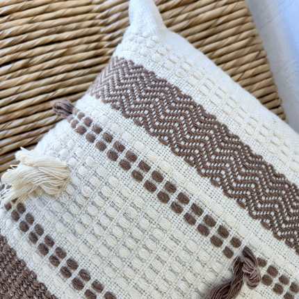 Capa de almofada decorativa bege claro BOHO trabalhada artesanal 45×45