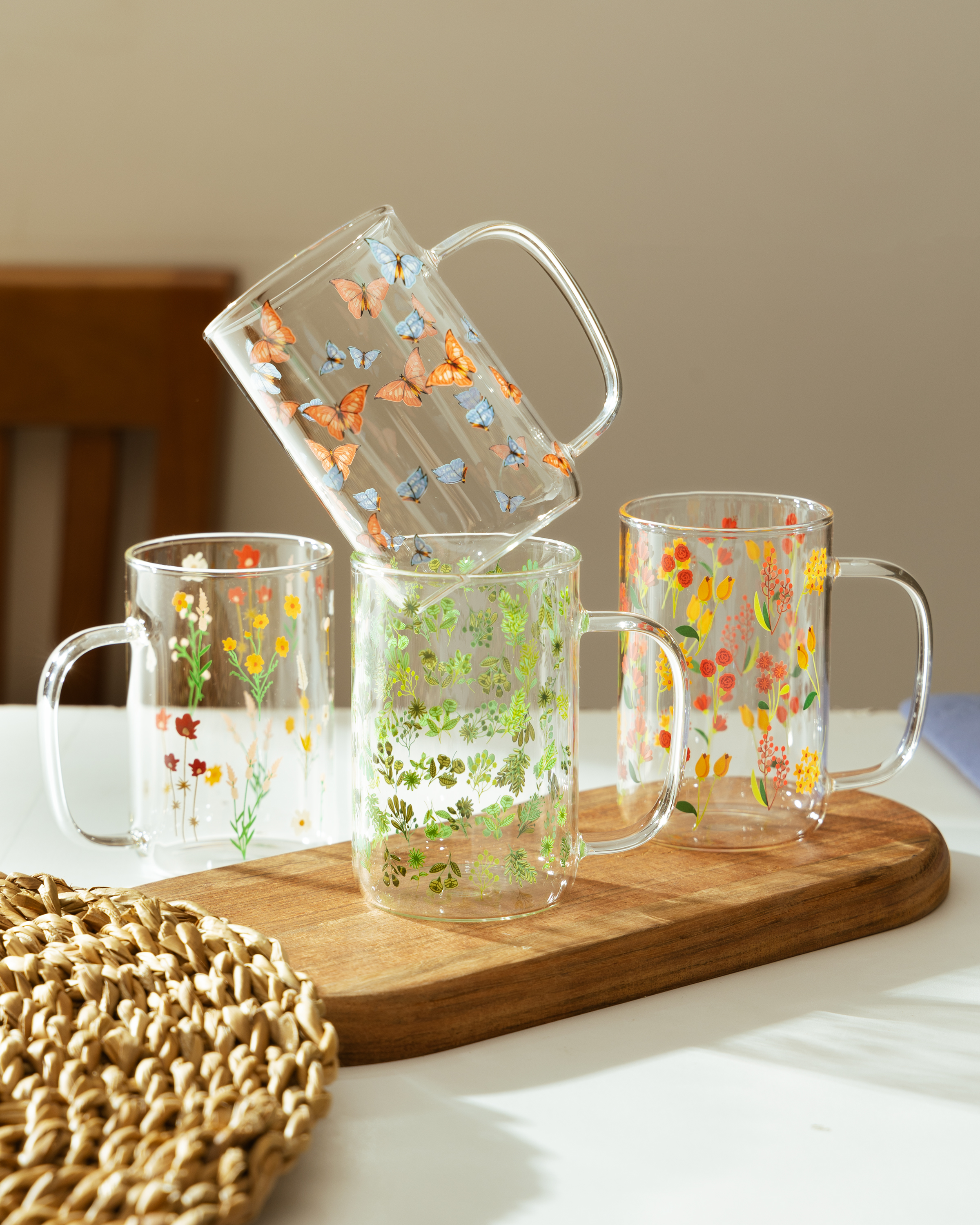 Caneca de Vidro Transparente com Estampa Botânica