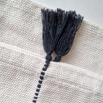 Caminho de mesa 2m preto Boho com tassel artesanal no tear mineiro