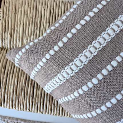 Capa de almofada decorativa bege Casa Boho 45x45 artesanato brasileiro