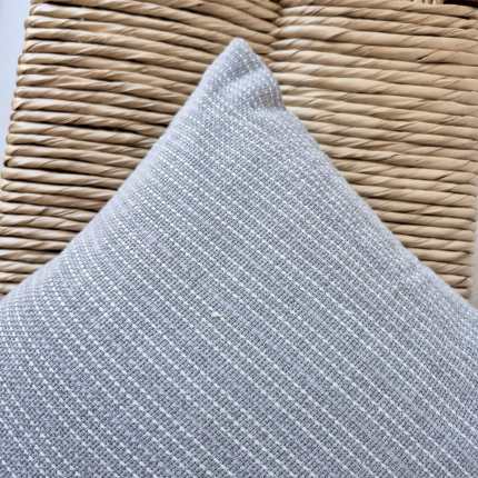 Capa de almofada decorativa cinza Furnas 45x45 artesanato mineiro